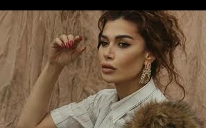 من هي نادين الراسى