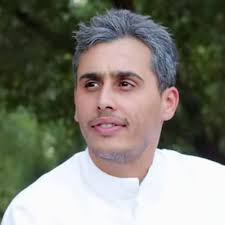 ما جنسية شعيب راشد؟ وما سبب الجدل حولها