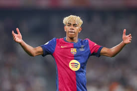 لامين يامال أصغر لاعب يشارك مع برشلونة