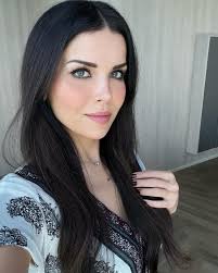رنا الحريري ديانتها