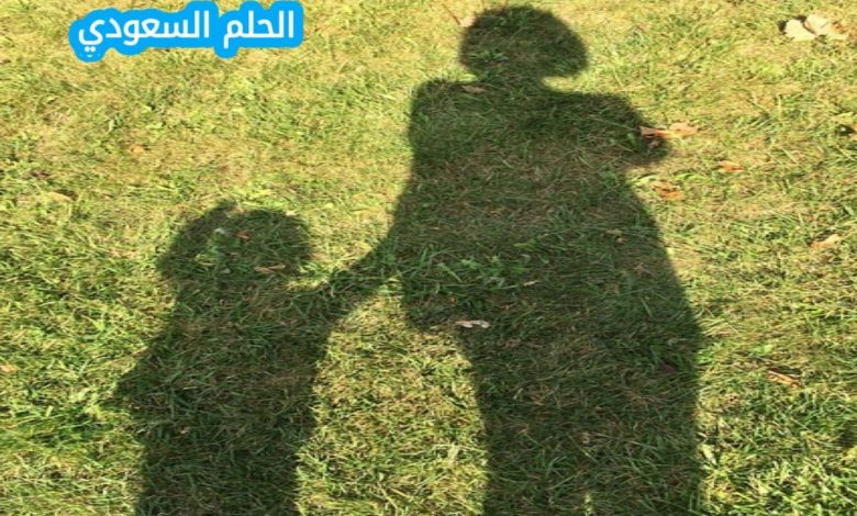 من هو الذي يجر أمه بحبل إلى الجنة؟