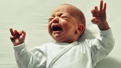 بكاء الطفل بدون سبب في عمر شهرين