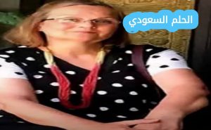 ديالا الوادي هي إعلامية وفنية عربية بارزة، تُعرف بأسلوبها المتميز في تقديم البرامج التلفزيونية والفنية والاجتماعية. بدأت ديالا مسيرتها المهنية في الإعلام بعد دراستها في كلية الإعلام، حيث تخصصت في تقديم البرامج التي تجمع بين التحليل الفني والمتابعة الدقيقة لأخبار الفنانين والمشاهير.ديالا الوادي قدمت العديد من البرامج التلفزيونية الناجحة، وظهرت كوجه إعلامي مؤثر في الوسط الفني العربي. من أبرز ما يميزها أسلوبها البسيط والواضح في تقديم الأخبار، مما يجعل جمهورها يشعر بقربها وفهمها العميق لمجال الفن والإعلام.
تتميز ديالا الوادي بقدرتها على دمج الإعلام التقليدي مع المنصات الرقمية، حيث تُتابع أخبار الفن والمشاهير عبر حساباتها على إنستغرام وتيك توك، مما عزز من شعبيتها وجعلها من أكثر الإعلاميين تأثيرًا بين الجمهور العربي الشاب.
كما قامت ديالا بالمشاركة في برامج تحليلية تناقش آخر المستجدات الفنية والاجتماعية، وتقديم مقابلات حصرية مع نجوم الفن والمشاهير العرب، مما جعل اسمها مرجعًا للمتابعين الباحثين عن الأخبار الدقيقة والموثوقة.
في السنوات الأخيرة، وسعت ديالا الوادي نشاطها لتشمل المبادرات الاجتماعية والثقافية، حيث سعت لدعم المواهب الشابة وتعزيز التوعية بالقضايا الفنية والثقافية، وهو ما يعكس التزامها ومسؤوليتها تجاه المجتمع العربي.
يبلغ عمر ديالا الوادي حاليًا حوالي 42 عامًا، وما زالت تحافظ على حضورها الإعلامي القوي عبر شاشات التلفزيون ومنصات التواصل الاجتماعي. استمرارها في تقديم محتوى إعلامي متميز يجعلها من أبرز الشخصيات الإعلامية العربية التي تجمع بين المهنية والقدرة على التأثير الإيجابي على الجمهور.
ديالا الوادي ويكيبيديا السيرة الذاتية