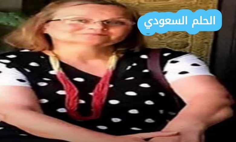 ديالا الوادي هي إعلامية وفنية عربية بارزة، تُعرف بأسلوبها المتميز في تقديم البرامج التلفزيونية والفنية والاجتماعية. بدأت ديالا مسيرتها المهنية في الإعلام بعد دراستها في كلية الإعلام، حيث تخصصت في تقديم البرامج التي تجمع بين التحليل الفني والمتابعة الدقيقة لأخبار الفنانين والمشاهير. ديالا الوادي قدمت العديد من البرامج التلفزيونية الناجحة، وظهرت كوجه إعلامي مؤثر في الوسط الفني العربي. من أبرز ما يميزها أسلوبها البسيط والواضح في تقديم الأخبار، مما يجعل جمهورها يشعر بقربها وفهمها العميق لمجال الفن والإعلام. تتميز ديالا الوادي بقدرتها على دمج الإعلام التقليدي مع المنصات الرقمية، حيث تُتابع أخبار الفن والمشاهير عبر حساباتها على إنستغرام وتيك توك، مما عزز من شعبيتها وجعلها من أكثر الإعلاميين تأثيرًا بين الجمهور العربي الشاب. كما قامت ديالا بالمشاركة في برامج تحليلية تناقش آخر المستجدات الفنية والاجتماعية، وتقديم مقابلات حصرية مع نجوم الفن والمشاهير العرب، مما جعل اسمها مرجعًا للمتابعين الباحثين عن الأخبار الدقيقة والموثوقة. في السنوات الأخيرة، وسعت ديالا الوادي نشاطها لتشمل المبادرات الاجتماعية والثقافية، حيث سعت لدعم المواهب الشابة وتعزيز التوعية بالقضايا الفنية والثقافية، وهو ما يعكس التزامها ومسؤوليتها تجاه المجتمع العربي. يبلغ عمر ديالا الوادي حاليًا حوالي 42 عامًا، وما زالت تحافظ على حضورها الإعلامي القوي عبر شاشات التلفزيون ومنصات التواصل الاجتماعي. استمرارها في تقديم محتوى إعلامي متميز يجعلها من أبرز الشخصيات الإعلامية العربية التي تجمع بين المهنية والقدرة على التأثير الإيجابي على الجمهور. ديالا الوادي ويكيبيديا السيرة الذاتية