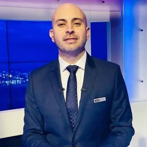 من هو باسل طبال ويكيبيديا؟ السيرة الذاتية الكاملة لمراسل بي إن سبورتس في برشلونة. تعرف على جنسيته اللبنانية، عمره، ديانته، مسيرته المهنية، وأبرز محطاته في تغطية الدوري الإسباني ونادي برشلونة.؟